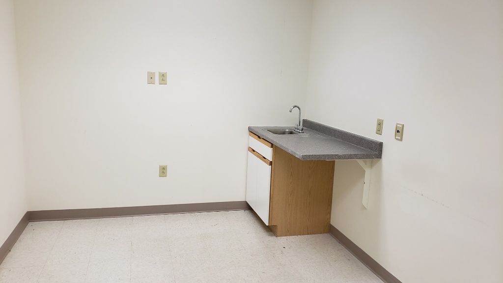Parsanna Office Building: 180 Academy St, Presque Isle, ME 04769